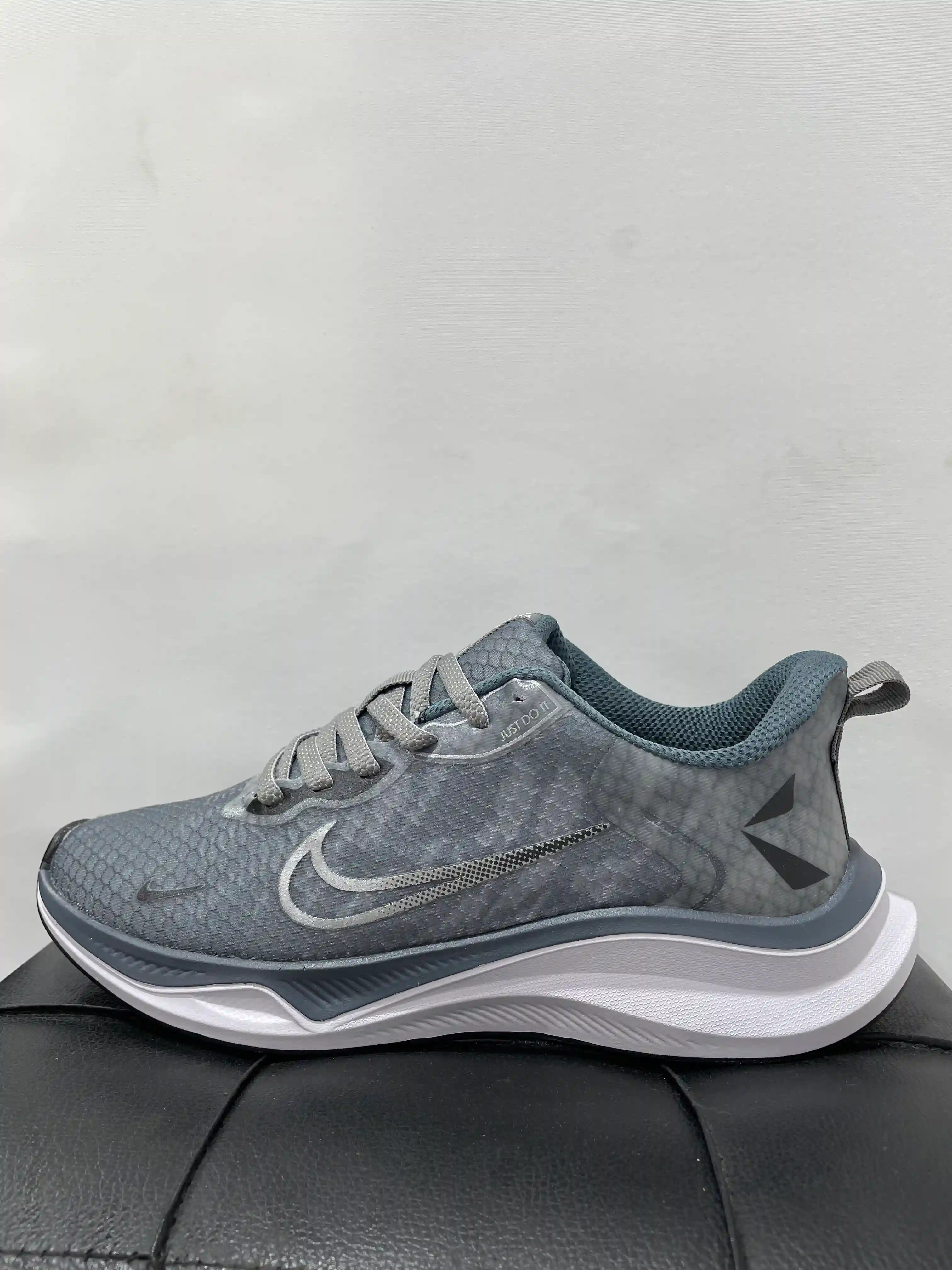 نایک زوم بزرگ پا طوسی