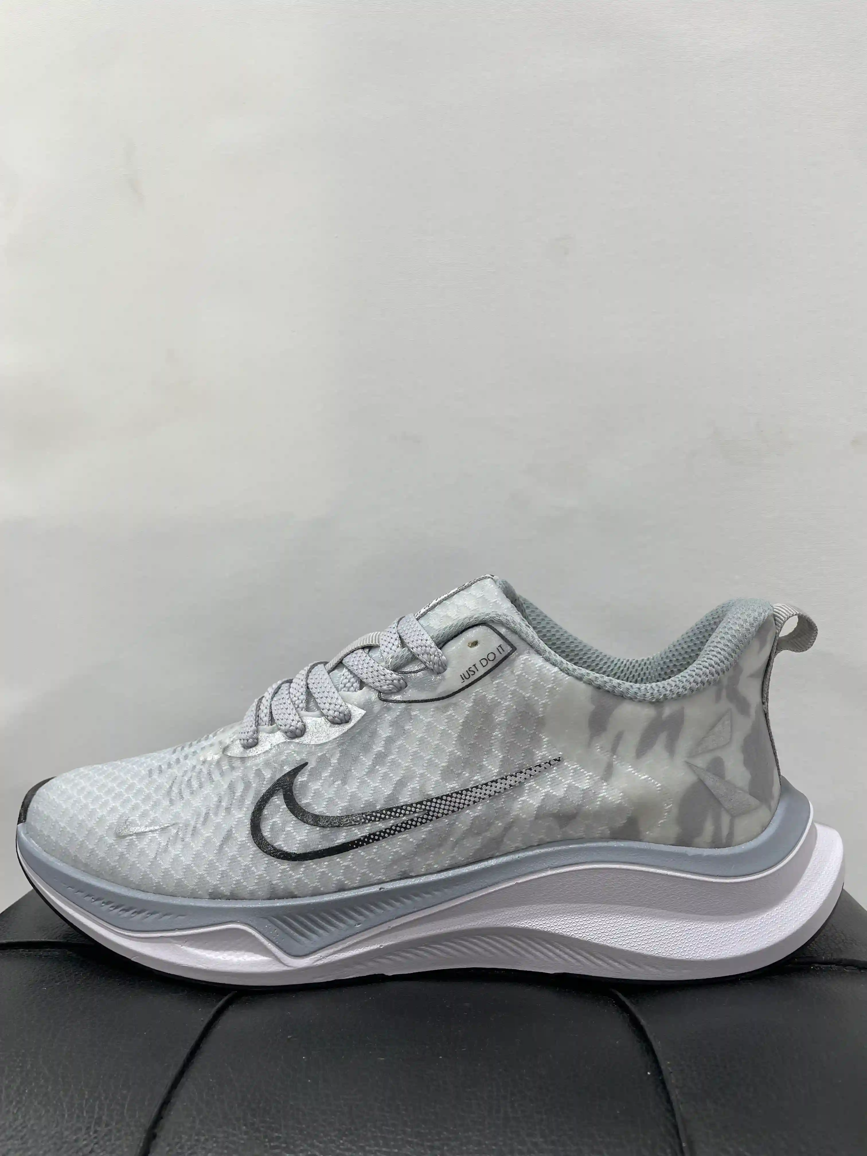 نایک زوم بزرگ پا طوسی روشن