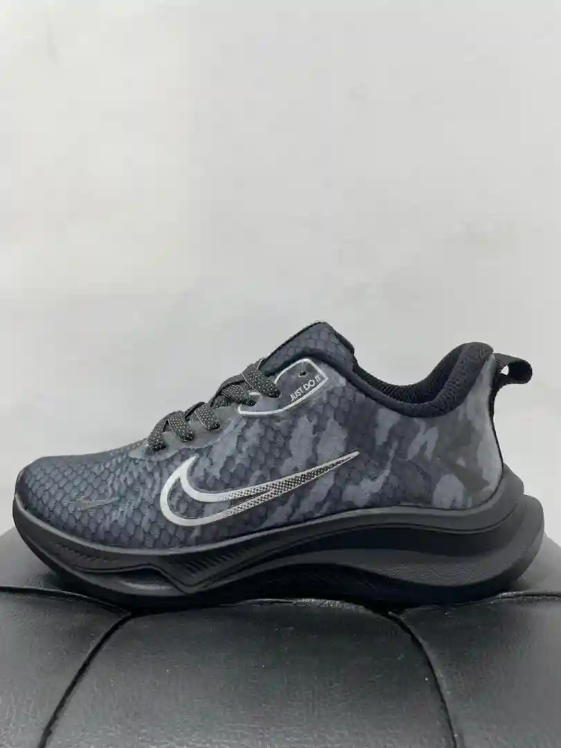 نایک زوم مشکی