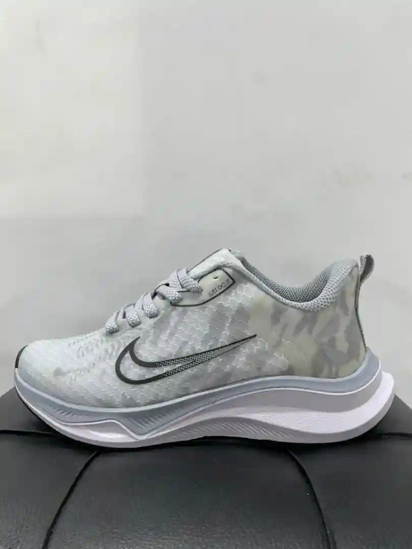 نایک زوم طوسی روشن