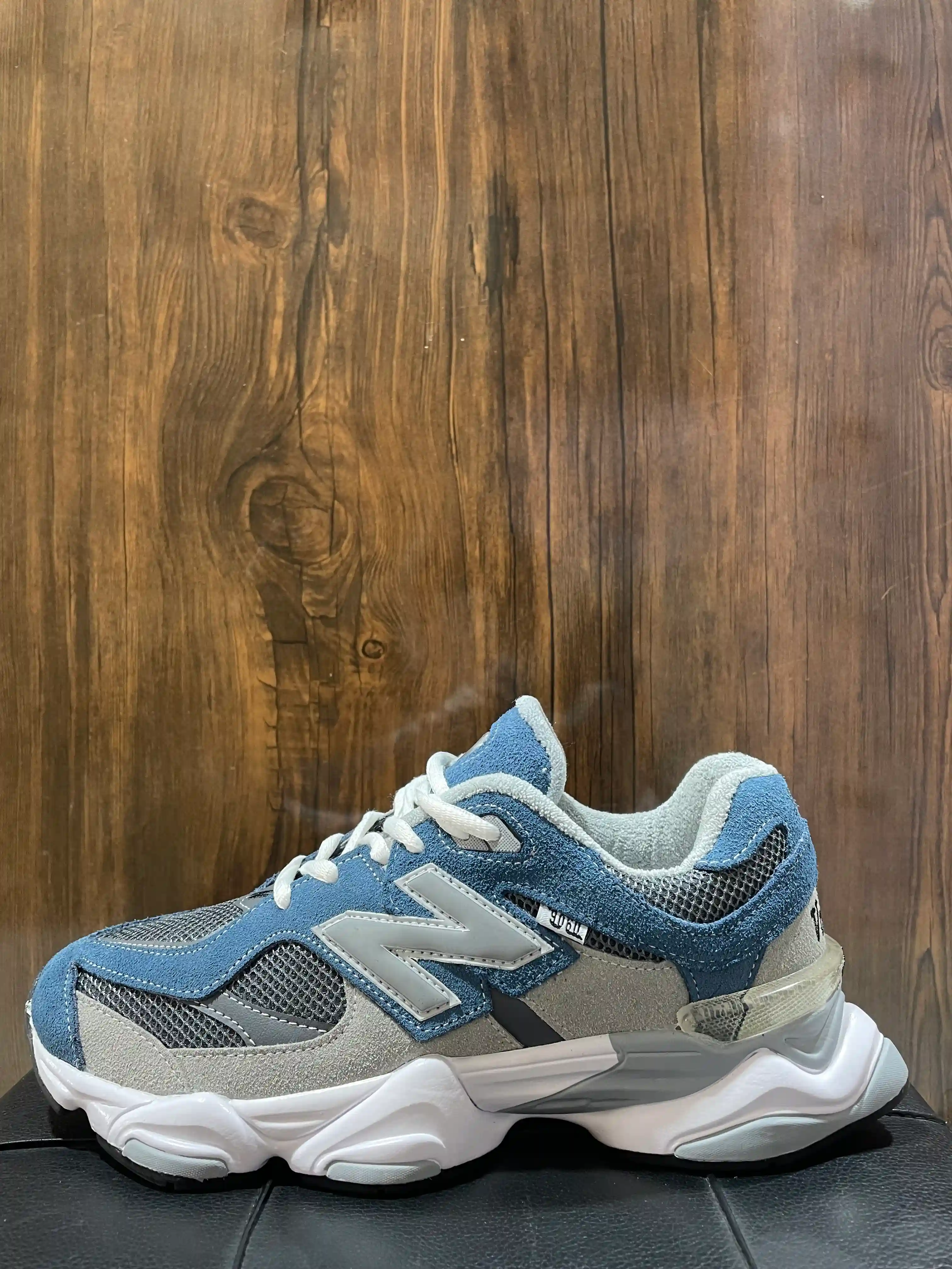 نیوبالانس ۹۰۶۰ سرمه ای