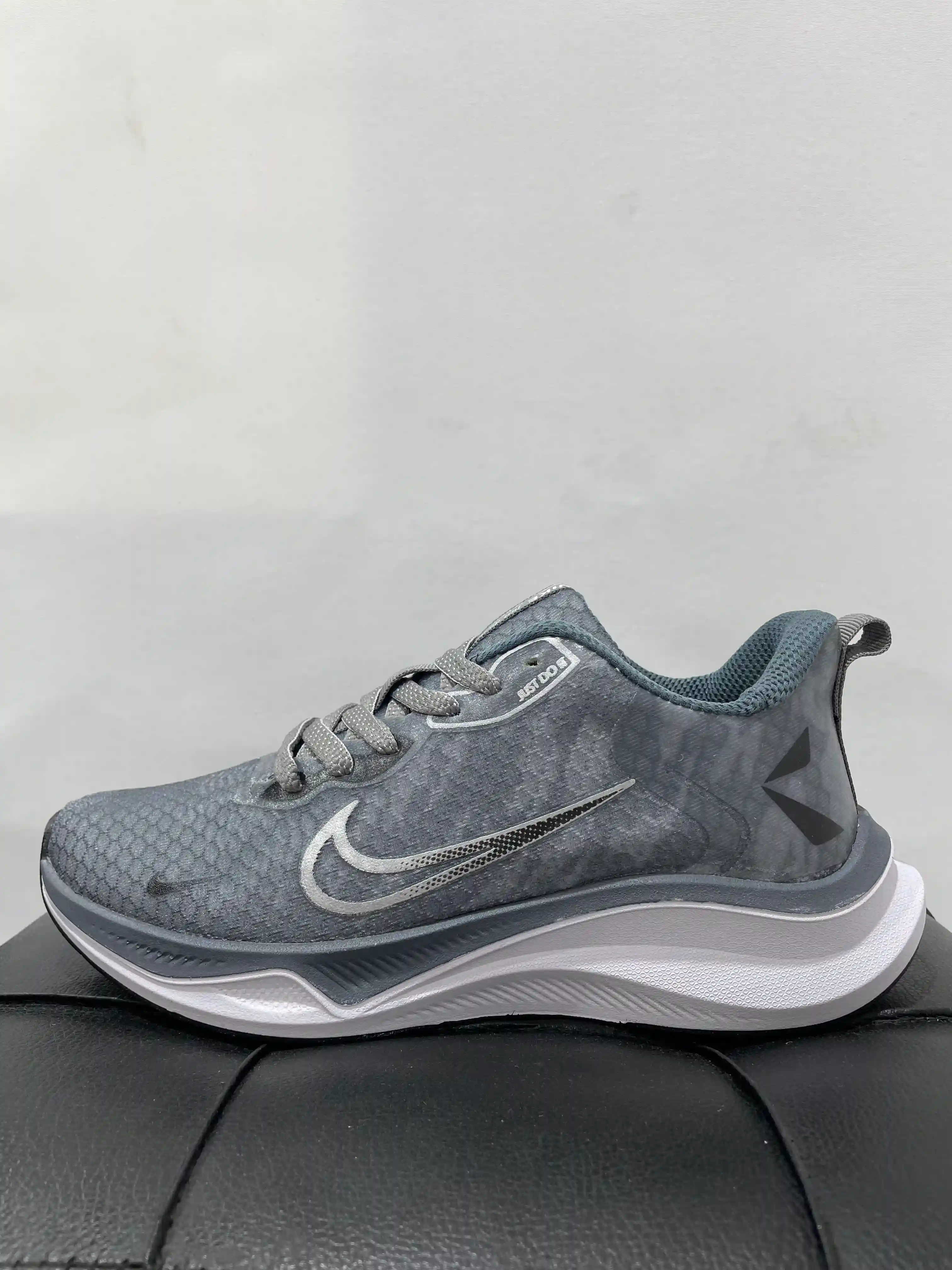 نایک زوم بزرگ پا طوسی