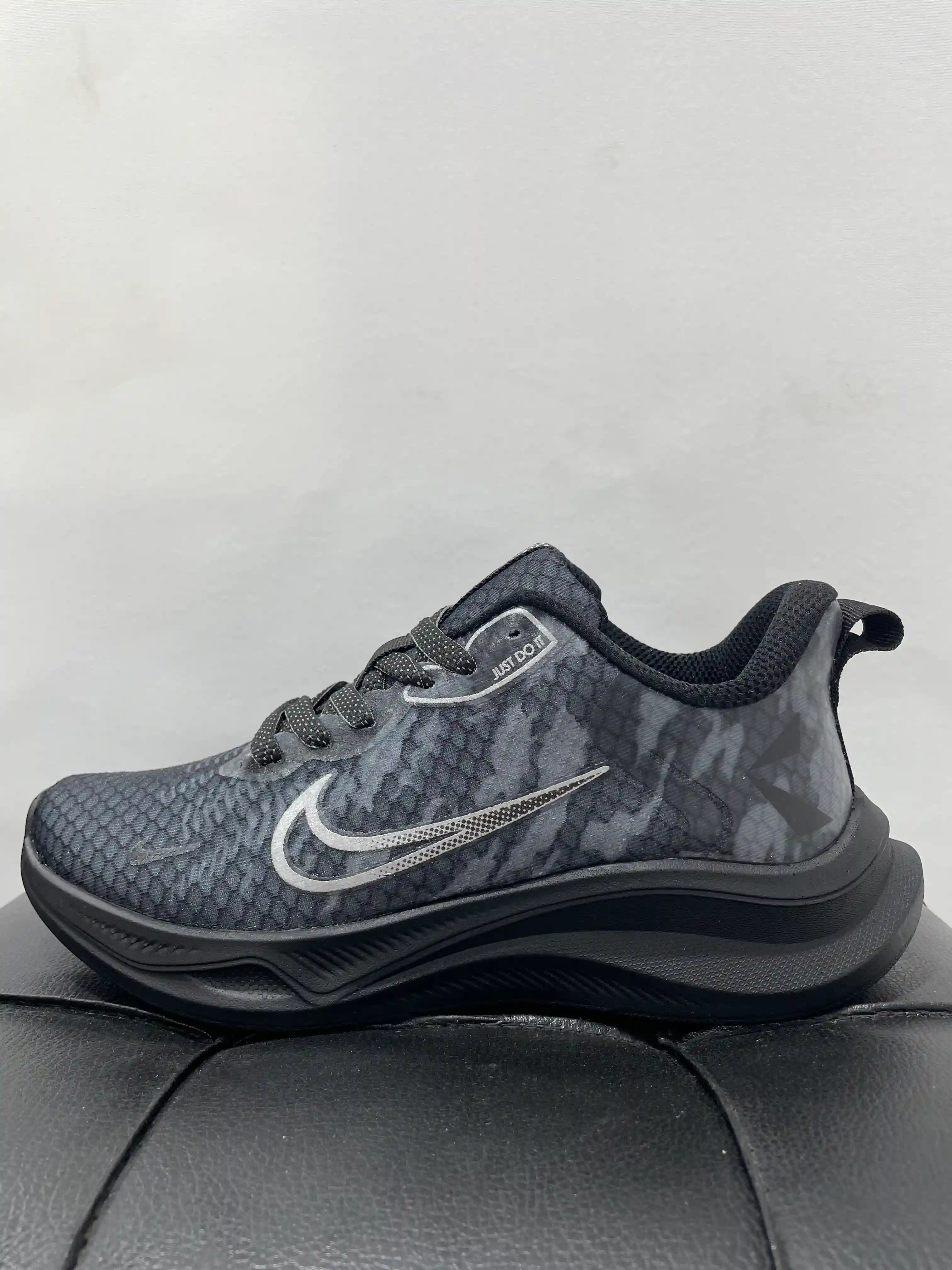 نایک زوم بزرگ پا مشکی