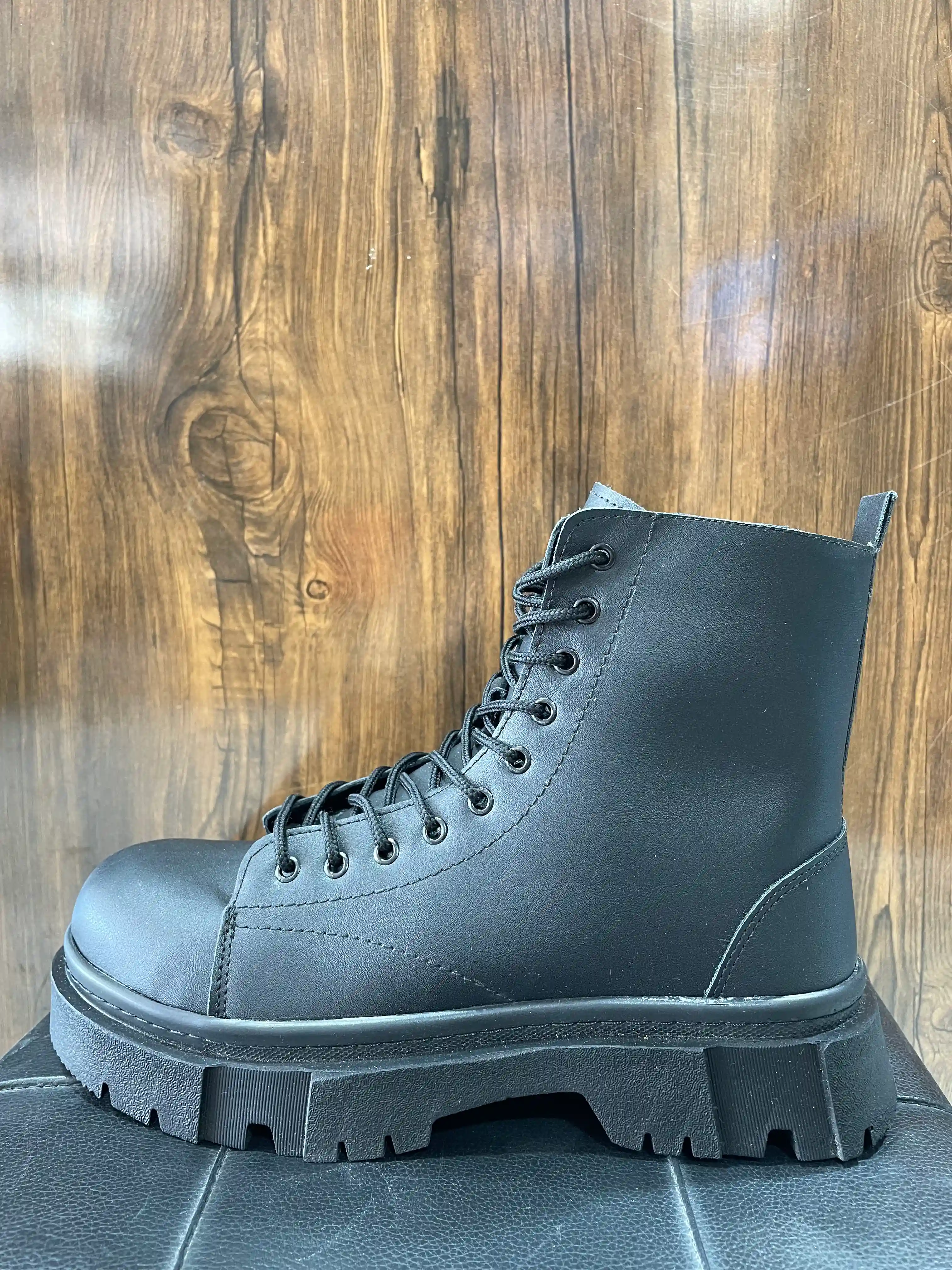 بوت مشکی براق