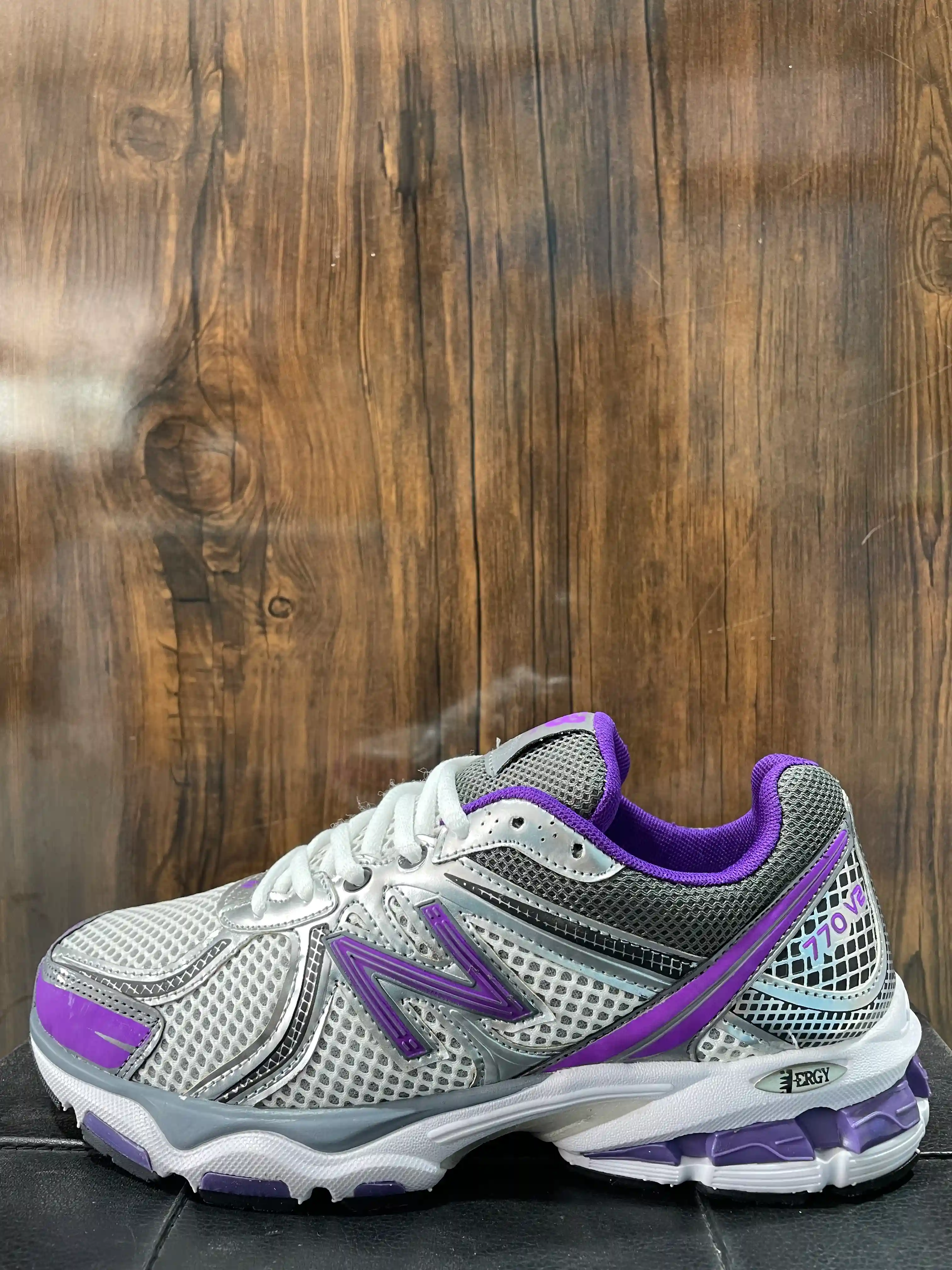 نیوبالانس 770 بنفش