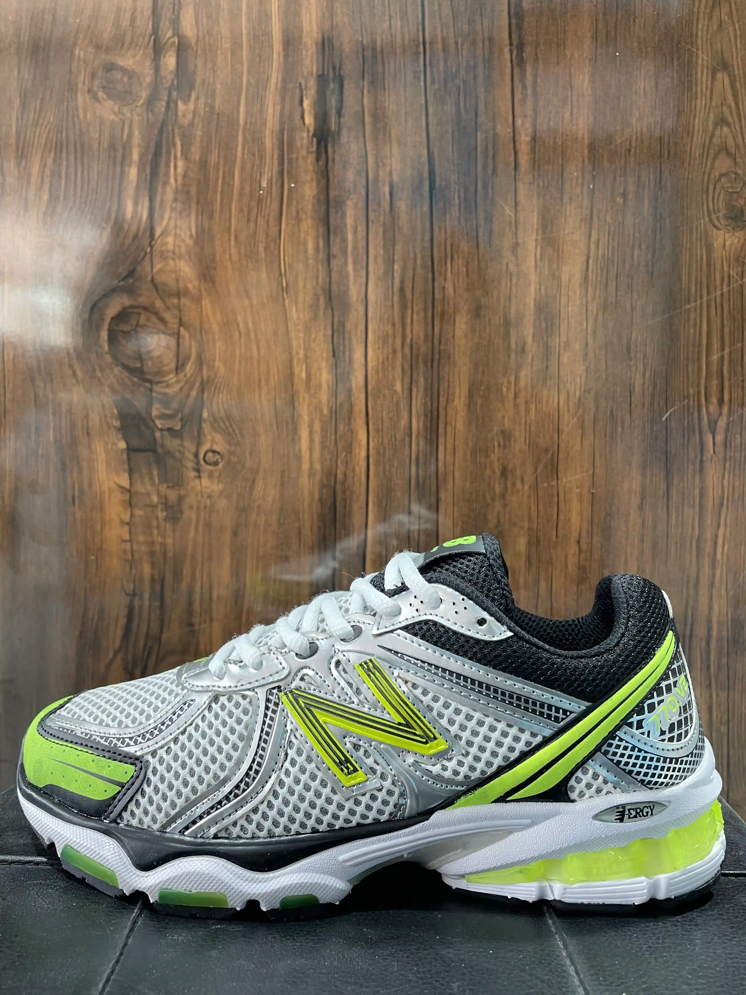 نیوبالانس ۷۷۰ فسفری