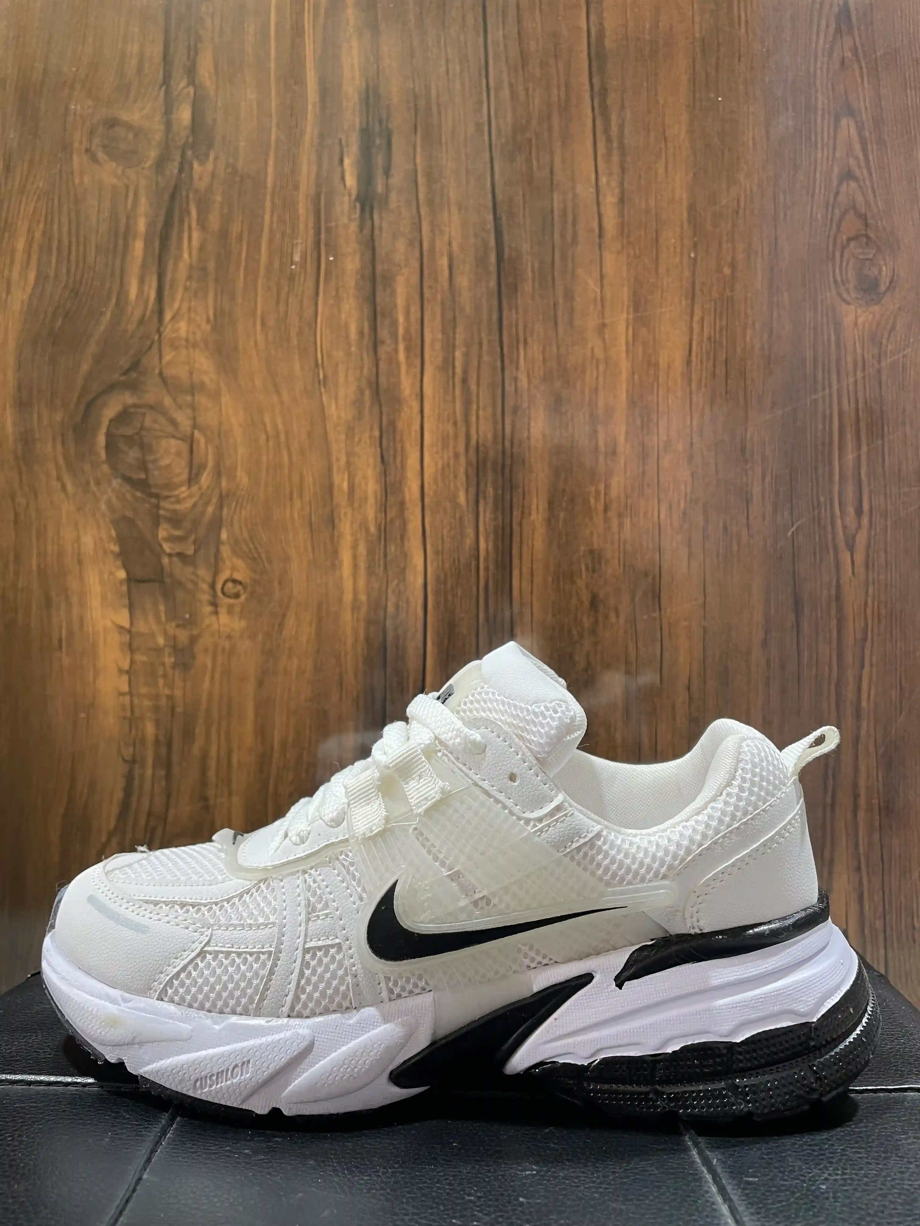 V2k زنانه سفید