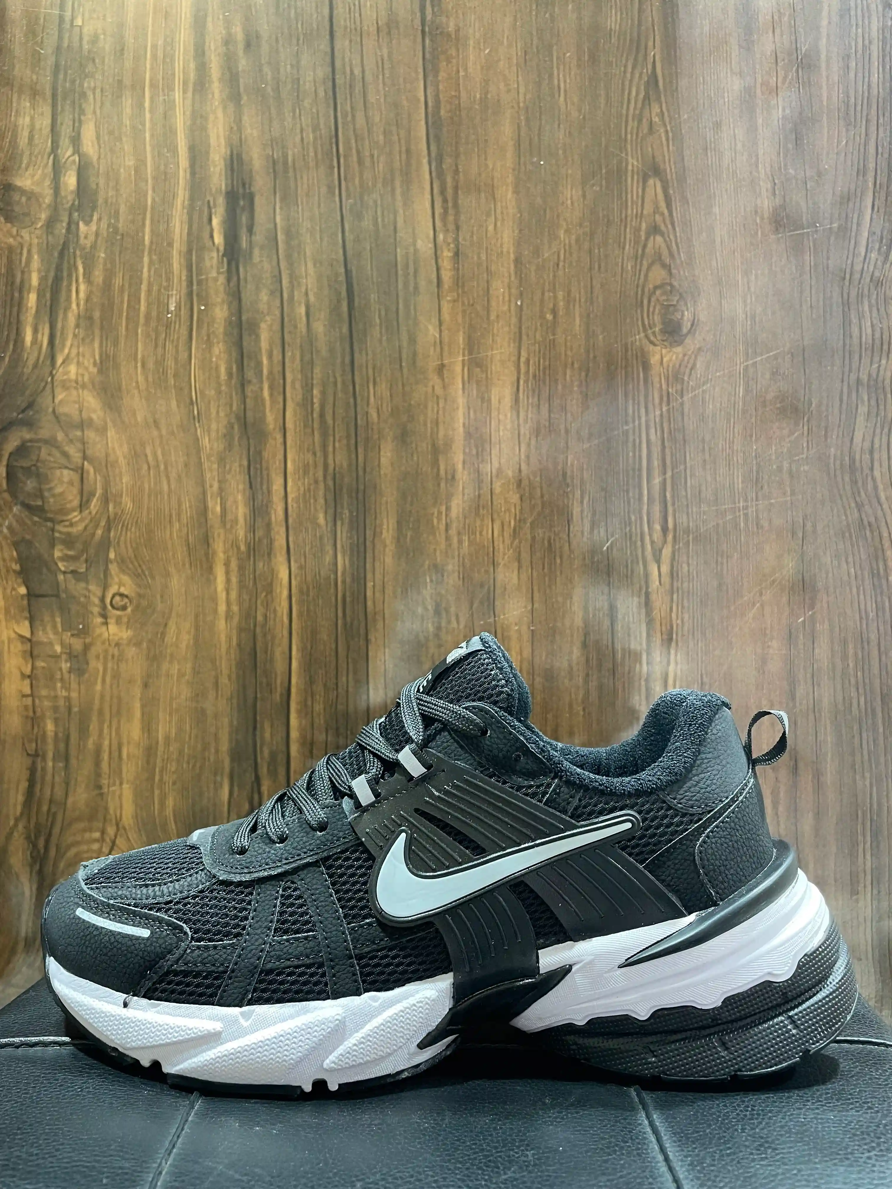 V2k مشکی سفید