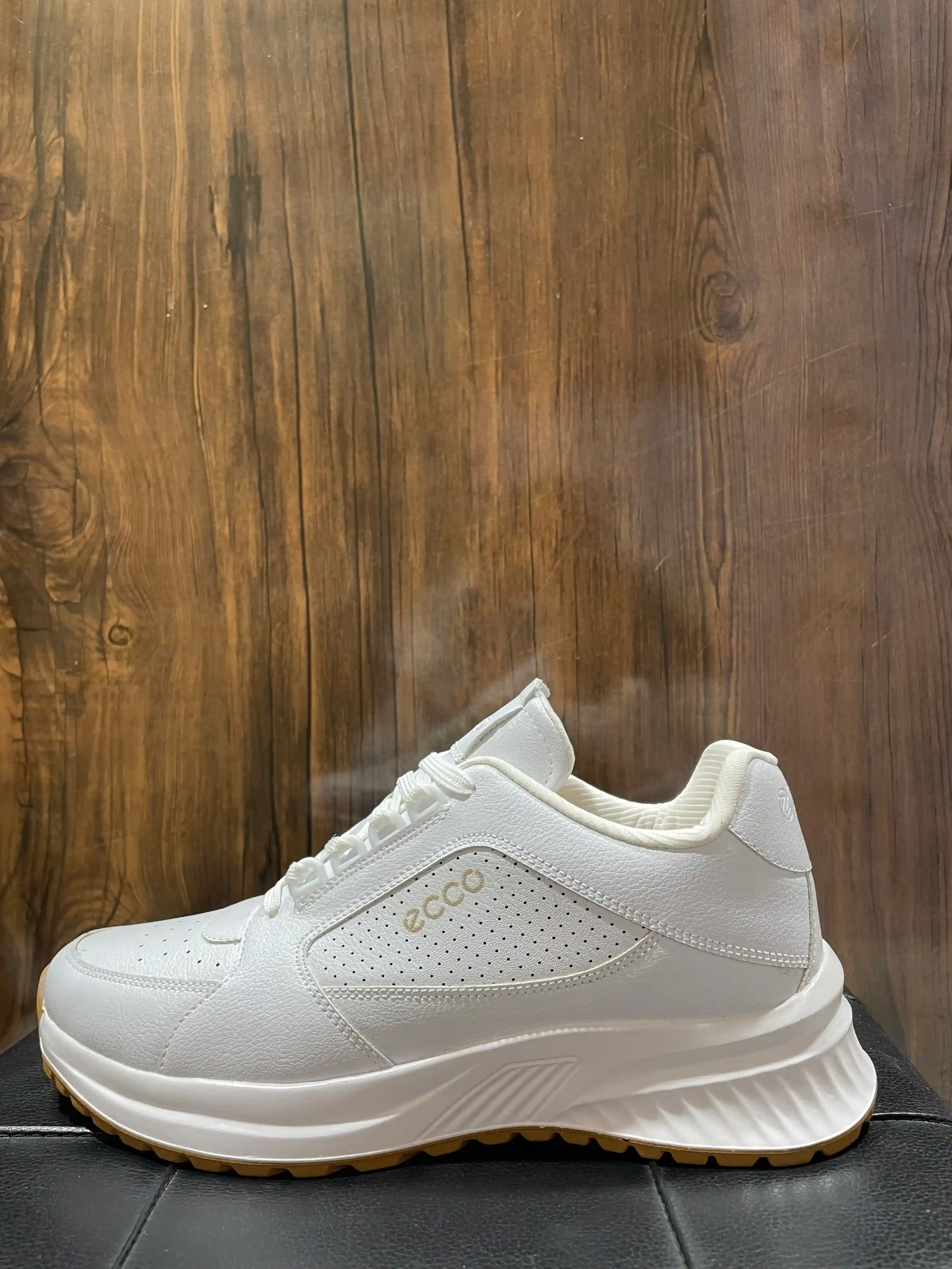 ecco سفید کرم