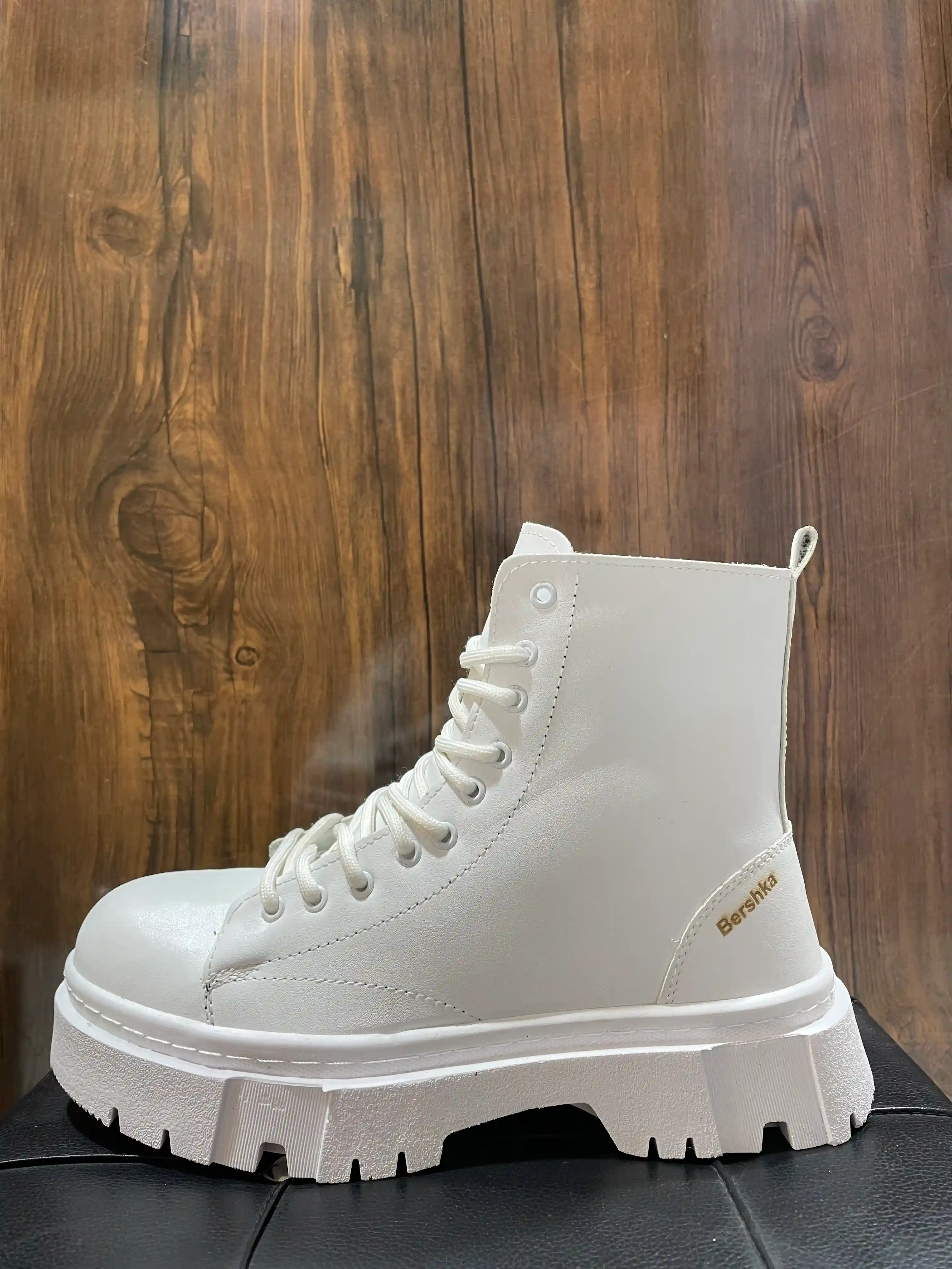 بوت برشکا سفید