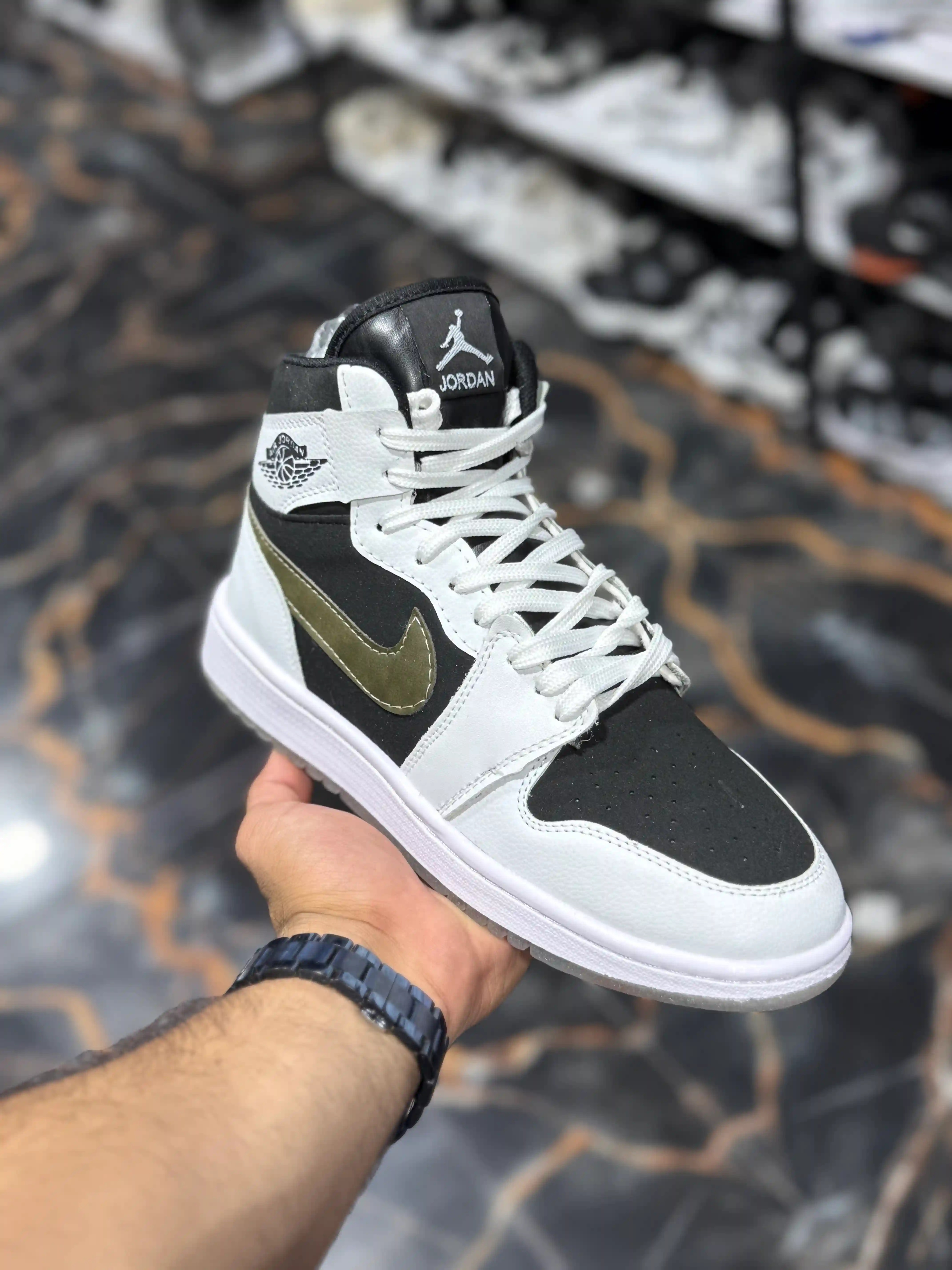 جردن مشکی یشمی 